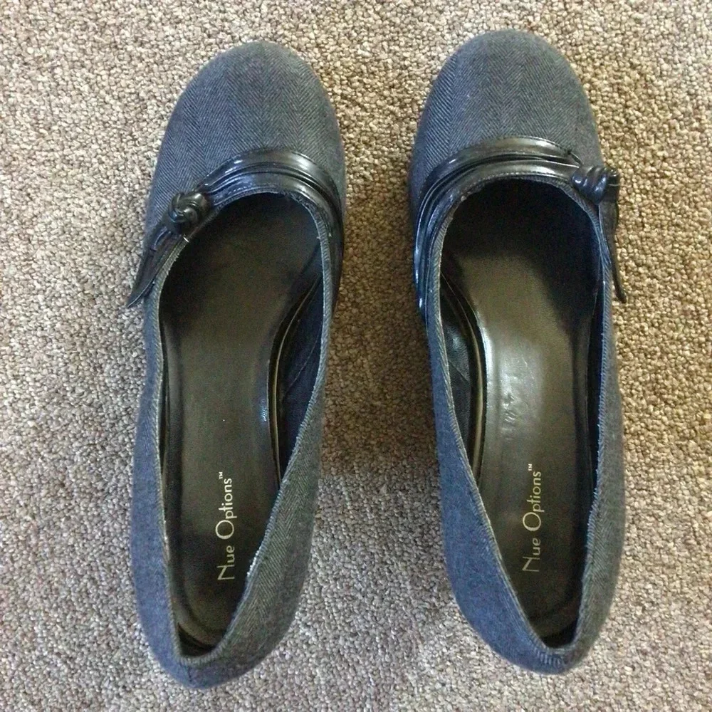 Nue Options Ava Gray and Black Heels - Size 8 - Picture 5 of 7